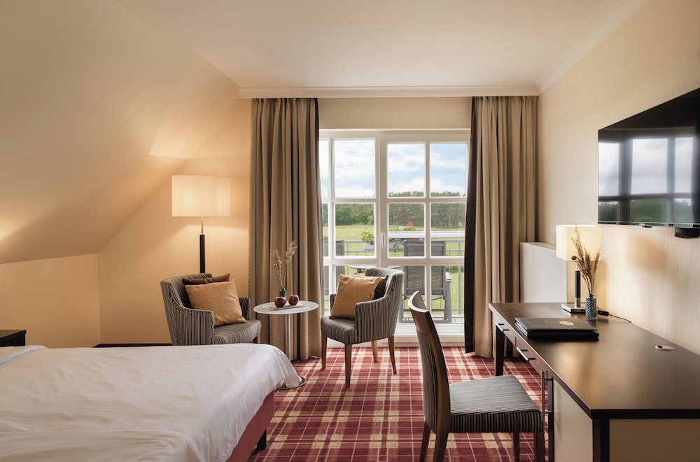 ROOM, DOUBLE BED, GOLF COURSE VIEW