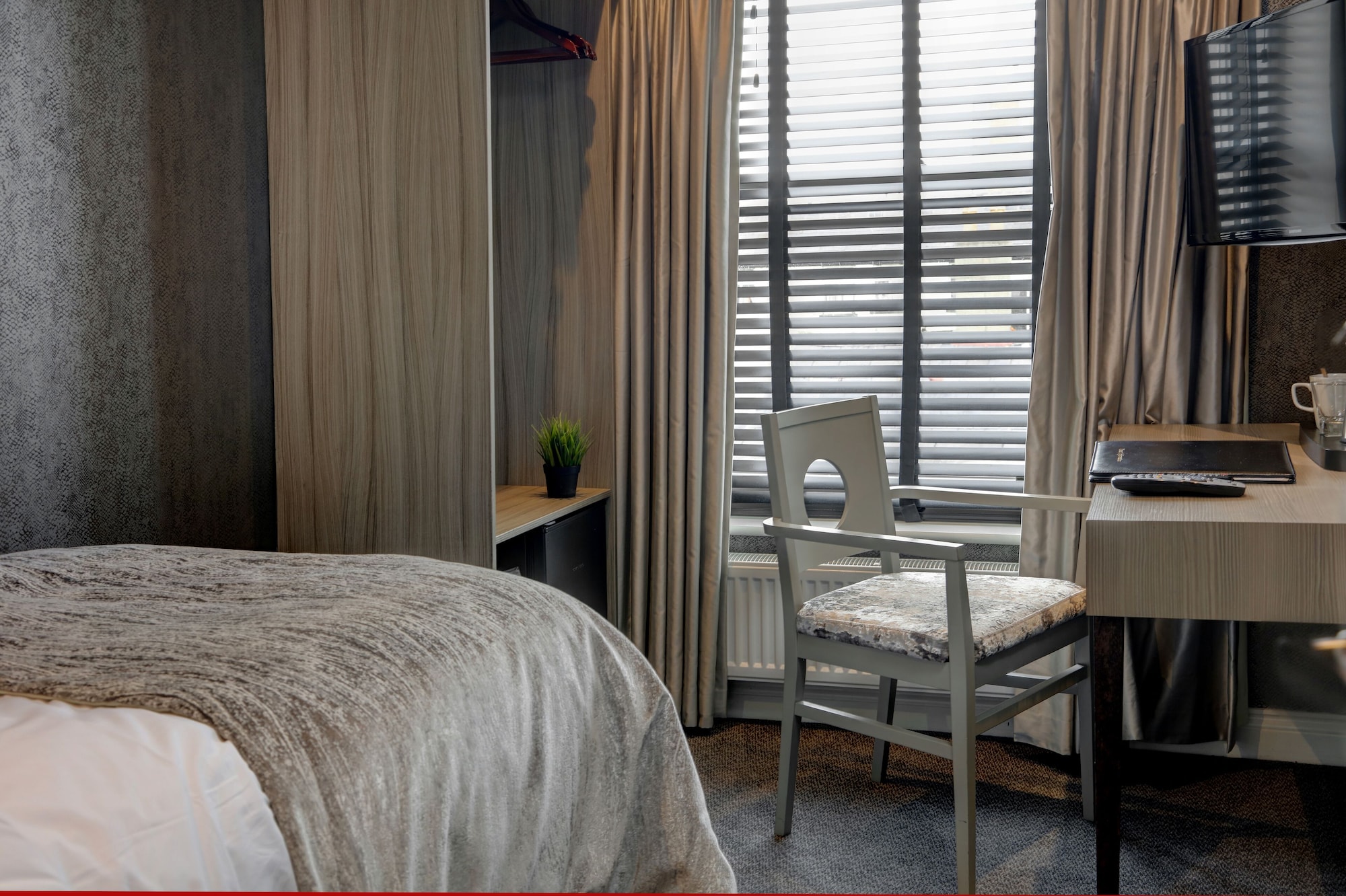 STANDARD, SINGLE BED