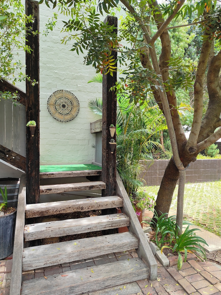 Hornbill House 46/49