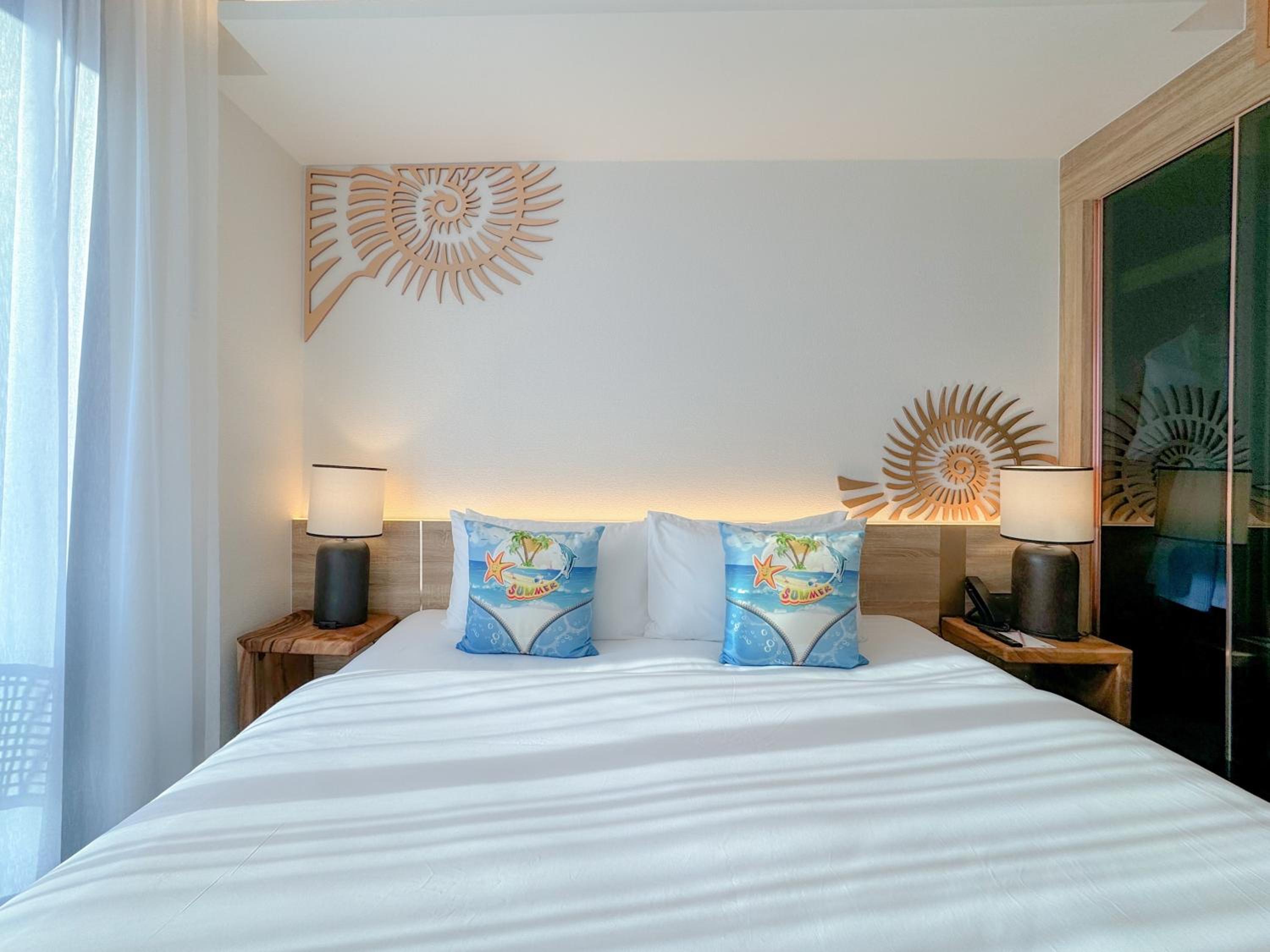 2 Bedrooms, Grand, Suite, Pool Access