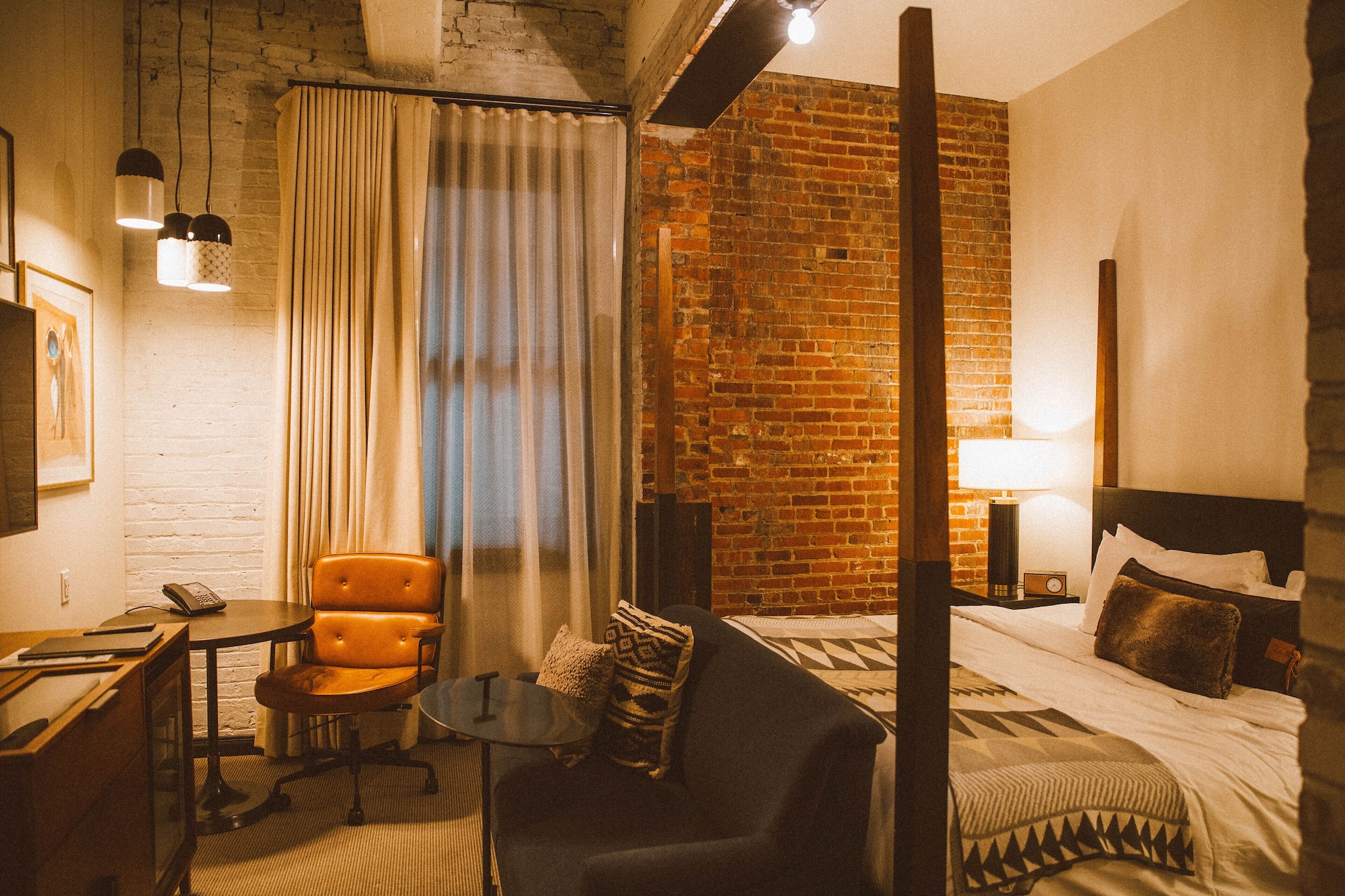 ATRIUM, GUEST ROOM, KING BED