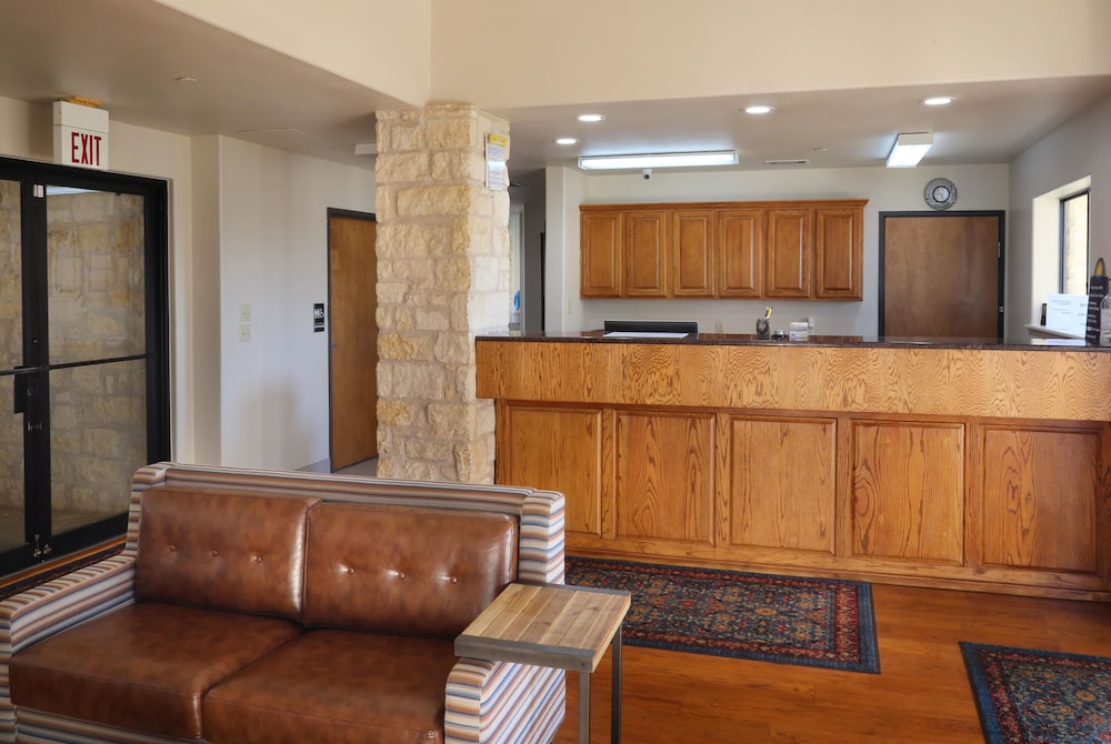 Days Inn Suites Llano 5/36