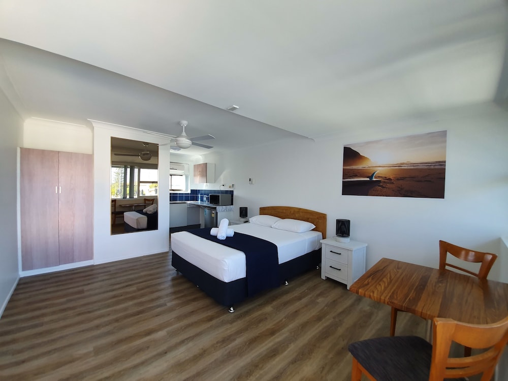 Montego Mermaid Beach Motel 19/69