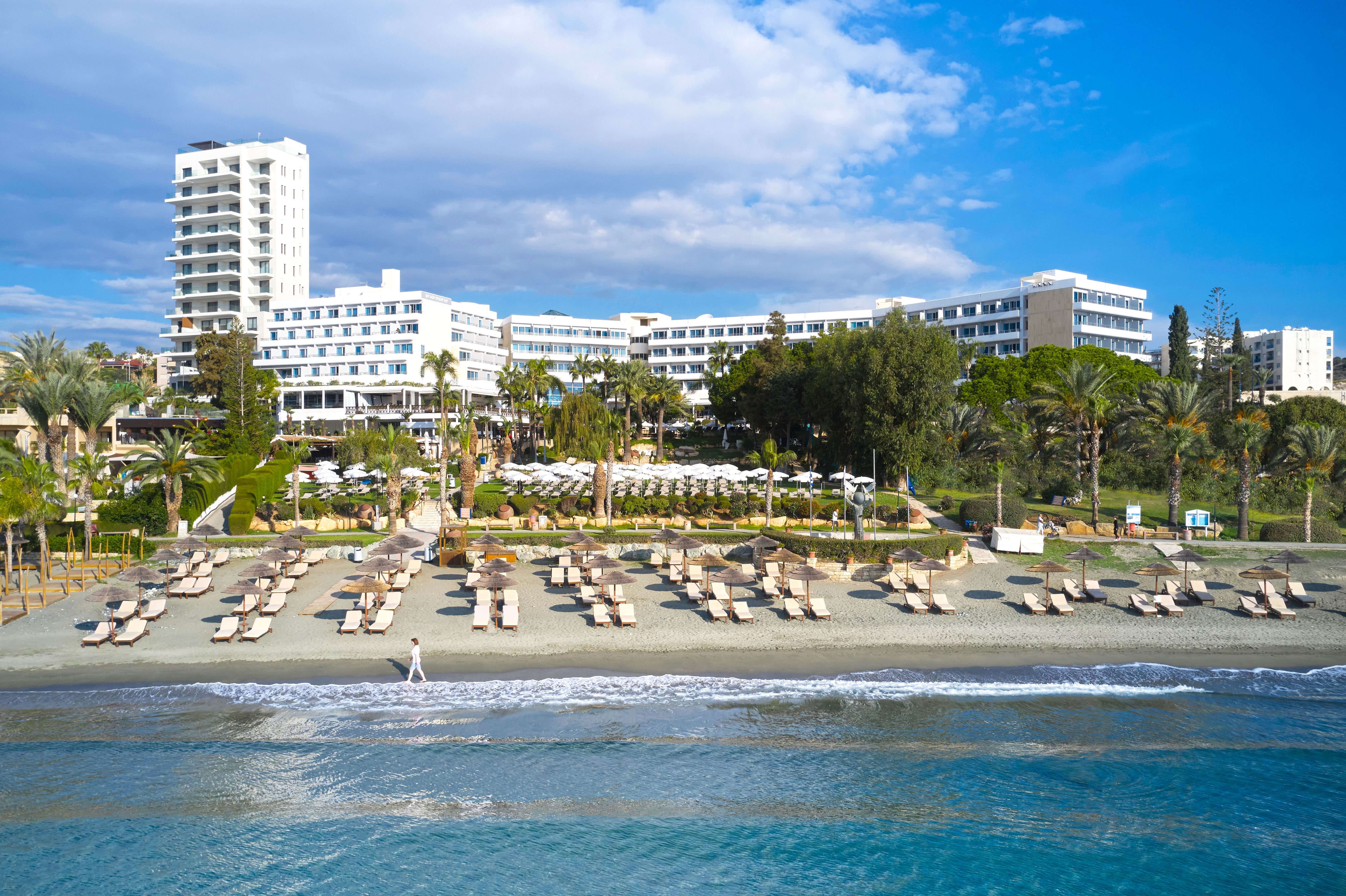 Mediterranean Beach Hotel 66/71