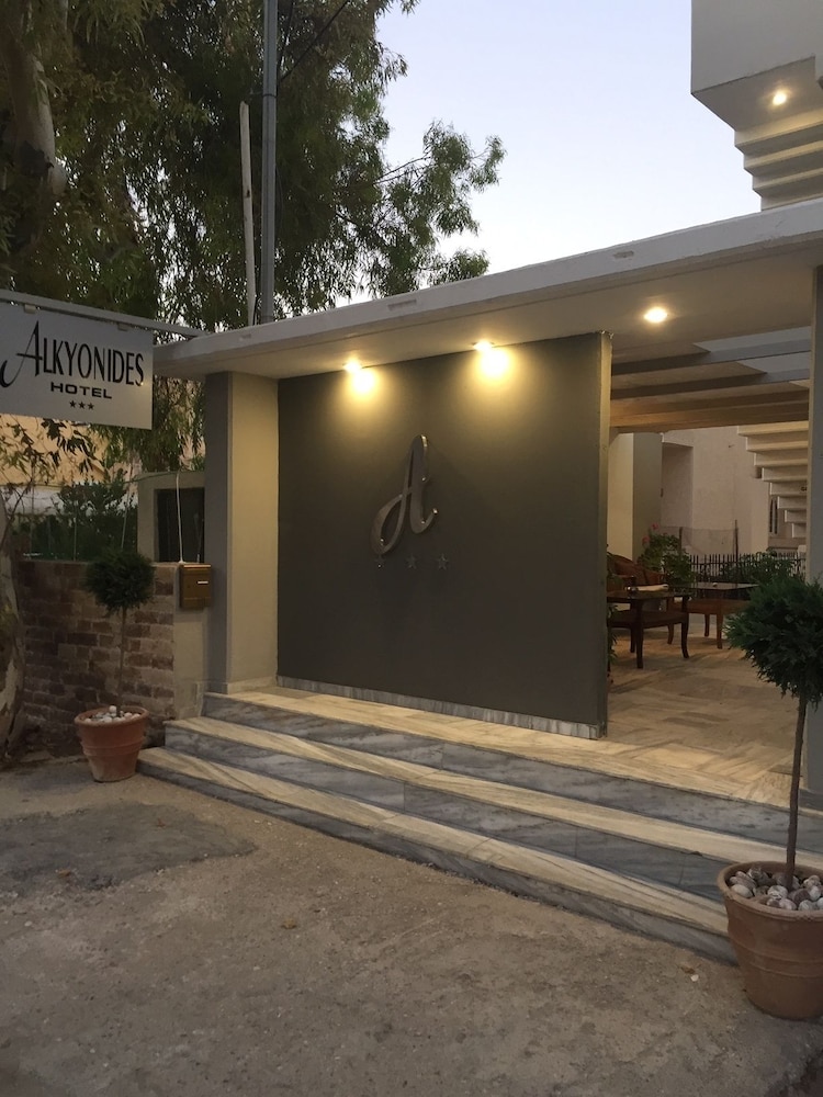 Alkyonides Hotel in Kremasti