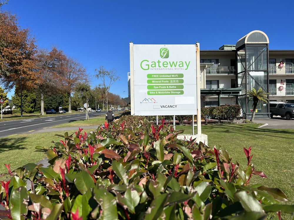 Gateway International Motel 30/38