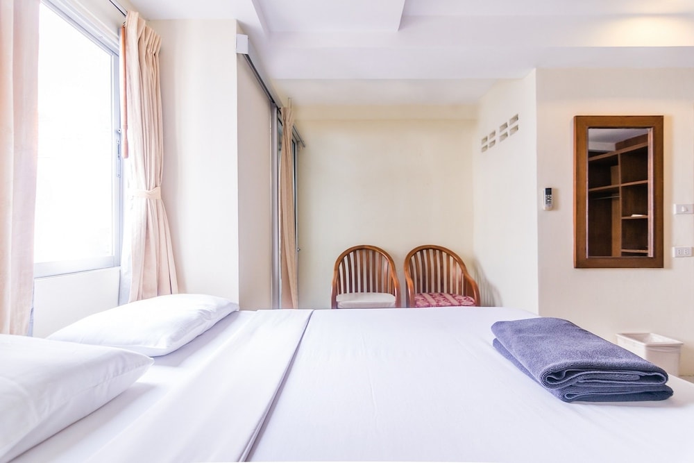 18 Coins Budget Hotel 14/67
