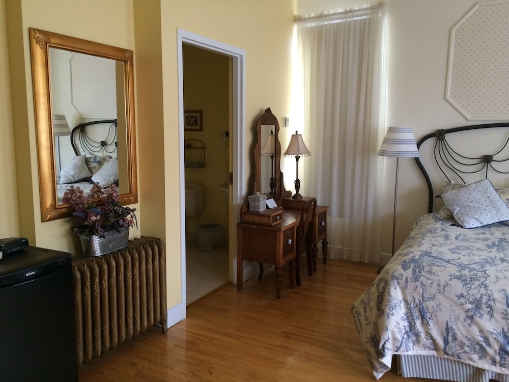 Auberge Montebello 10/67