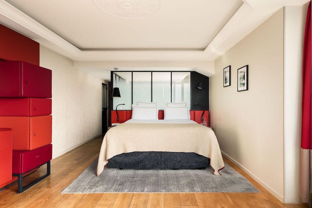 Privilege, Eiffel View, Balcony
