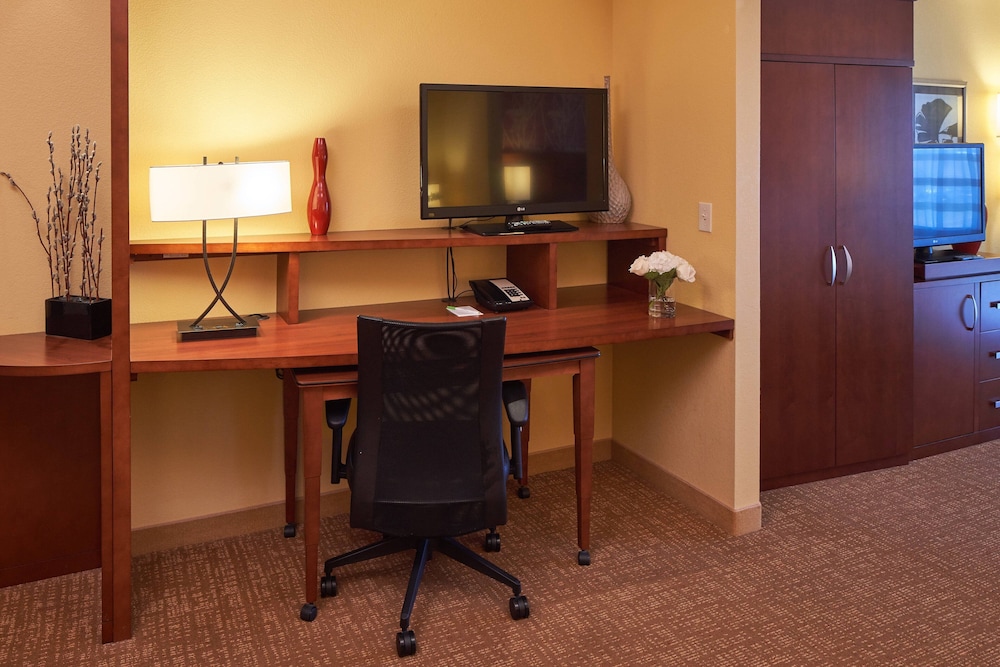 Courtyard by Marriott Evansville East 43/57