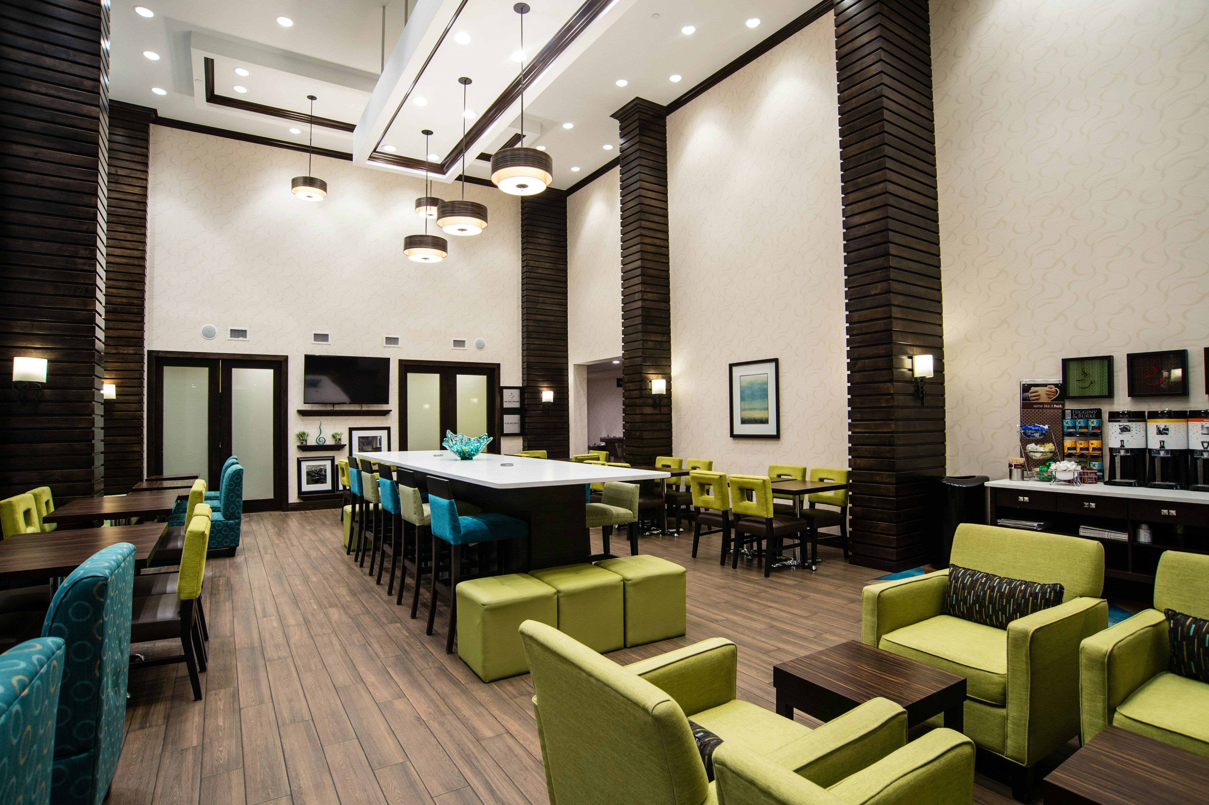 Hampton Inn Suites By Hilton Regina East Gate 30/44