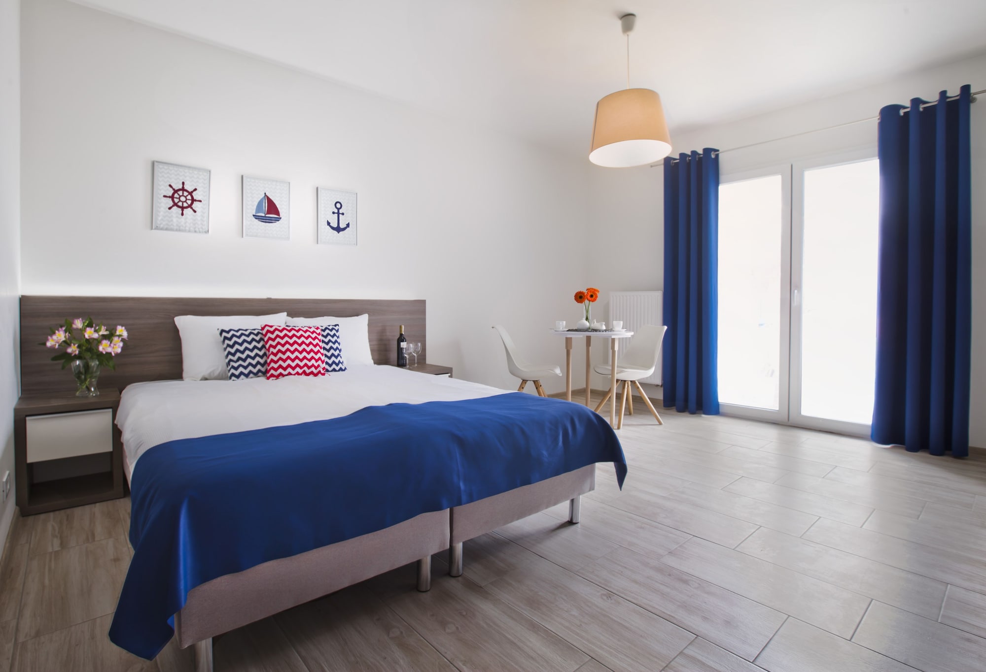 ROOM, DOUBLE BED
