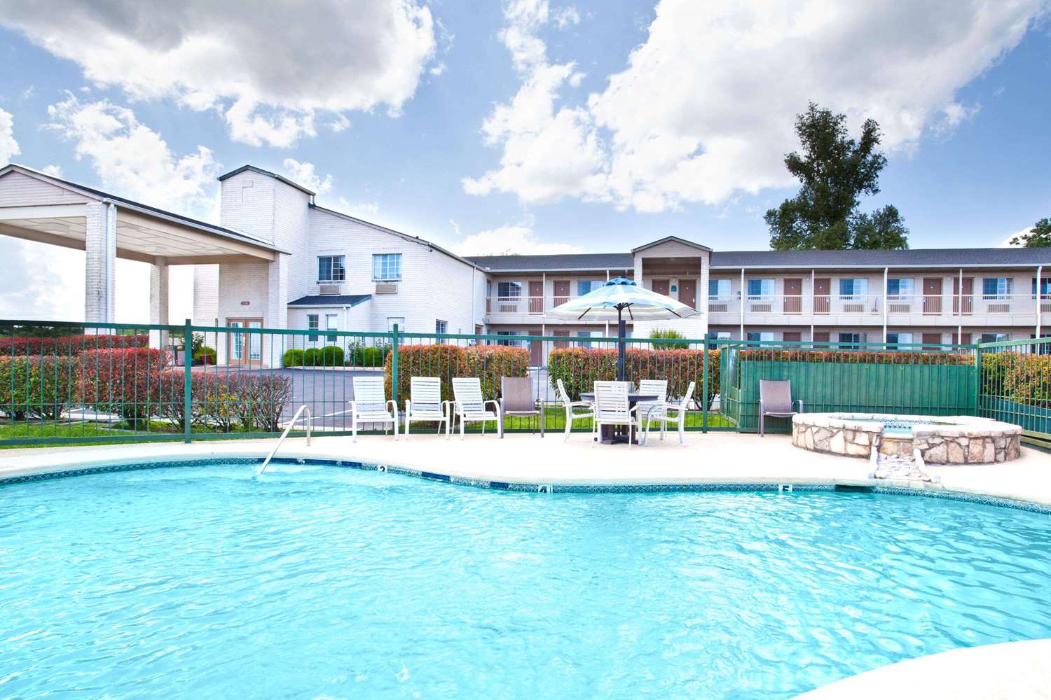 Days Inn by Wyndham Kerrville 21/22