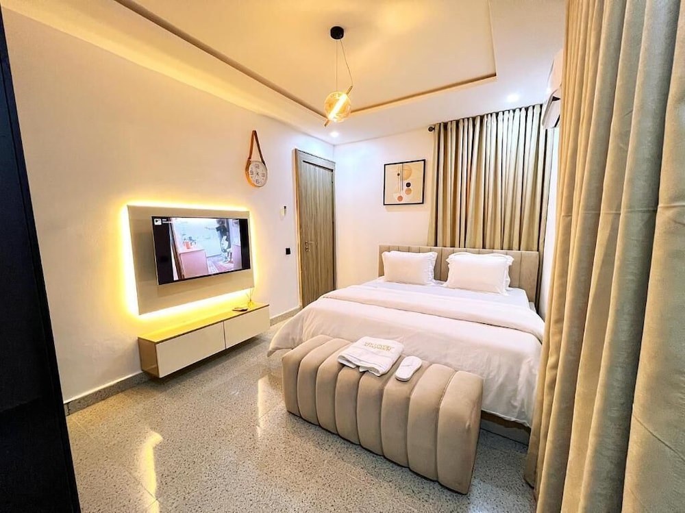 Adna Hotel 15/50