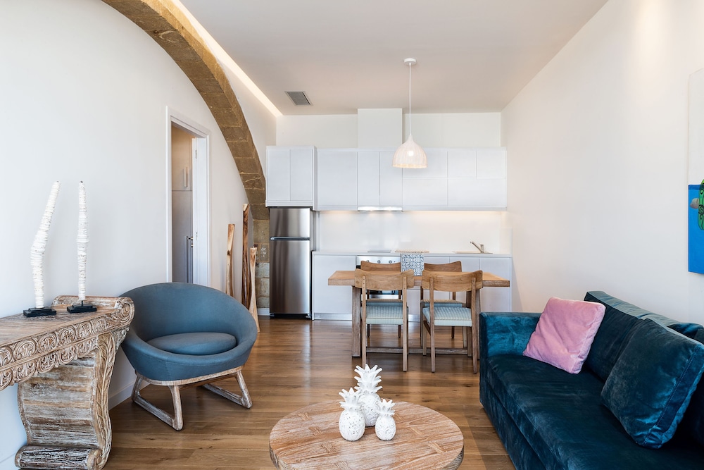 Avra Apartments Kolymbari Harbour 30/50