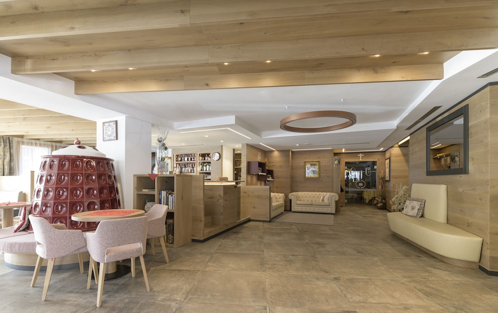 HOTEL CRISTINA 6/45