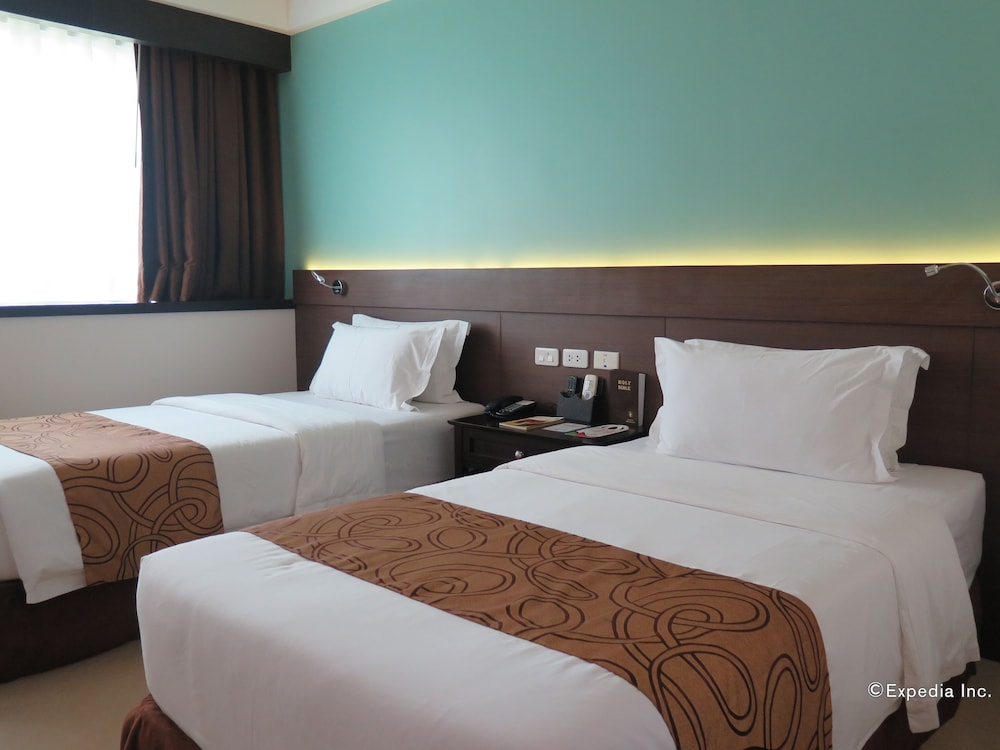 Kew Hotel 17/65