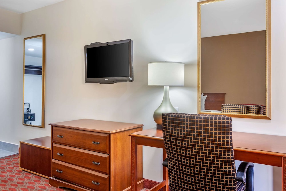Quality Inn & Suites Goodyear - Phoenix West 29/42