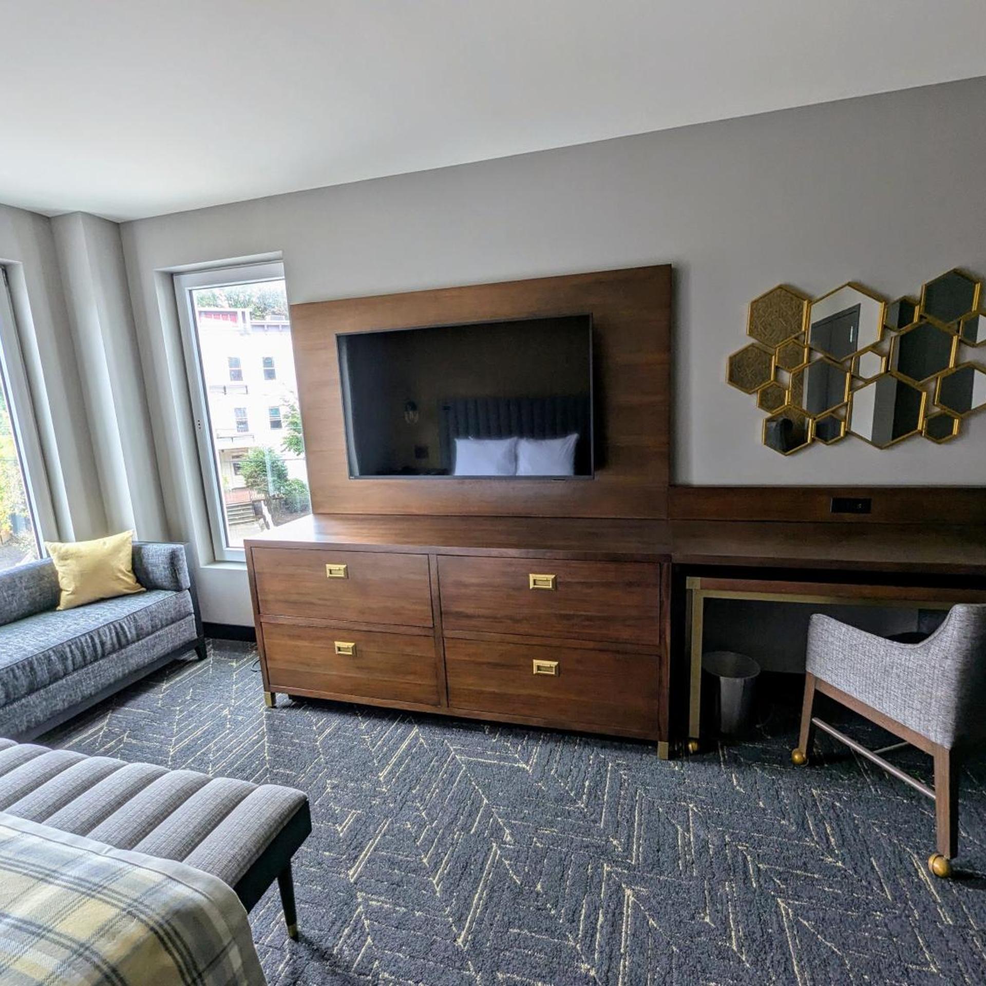 Beacon Suites Hotel 8/49