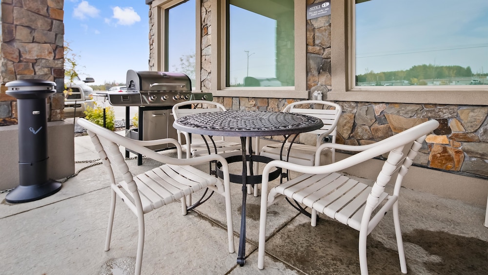 Best Western Plus Drayton Valley All Suites 39/41