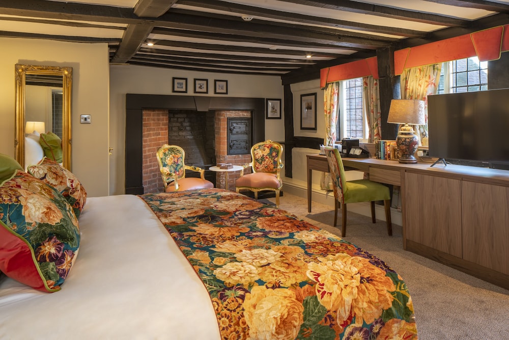 Tudor House Hotel 70/85