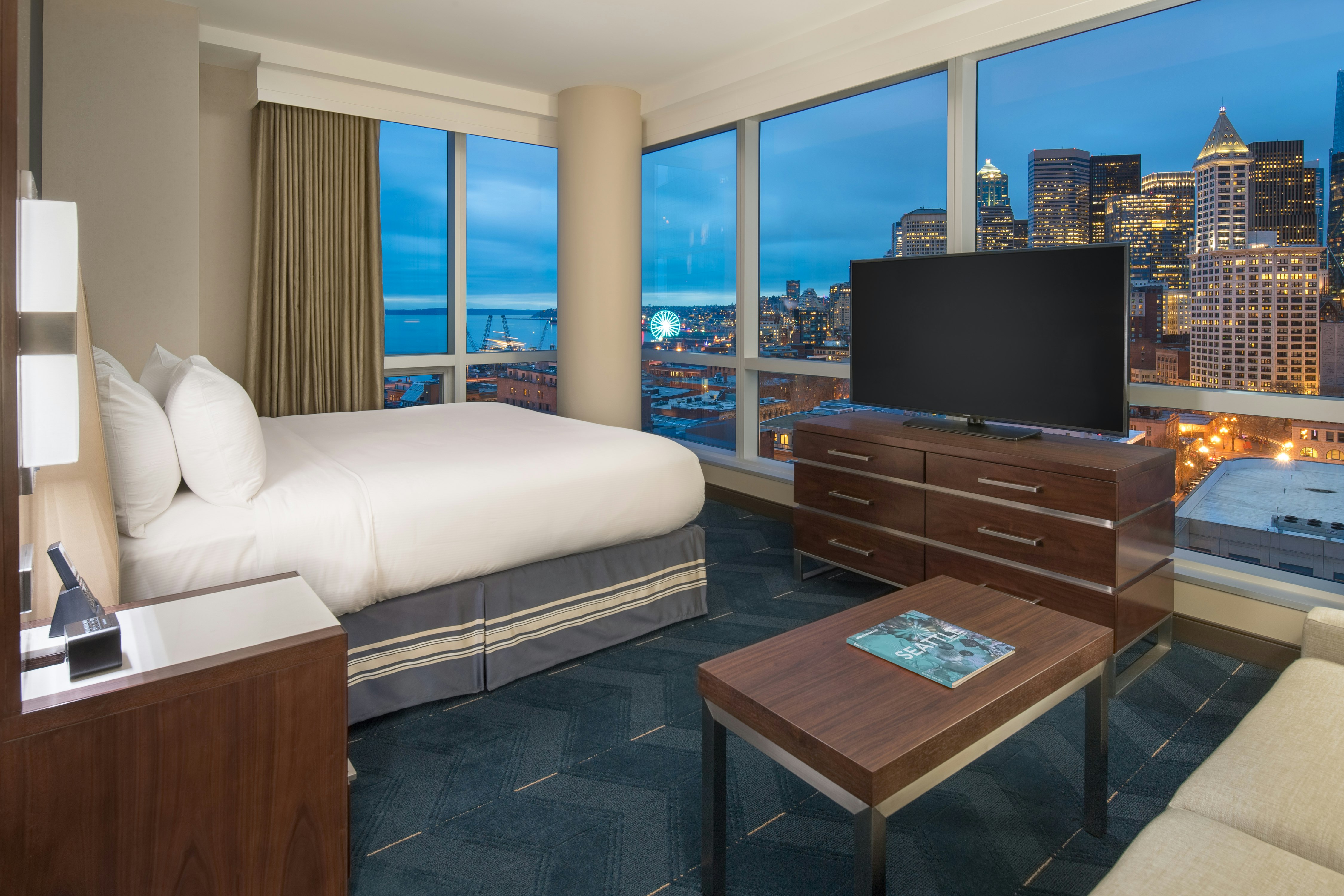 Studio, King Bed, Water View, Corner