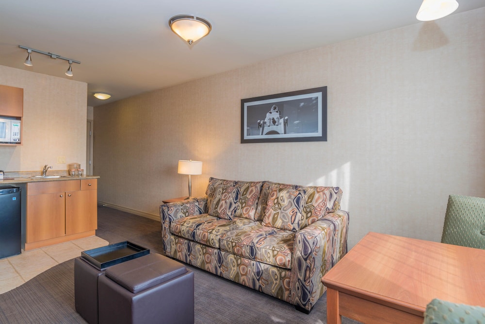 Sandman Hotel Calgary Airport 34/48