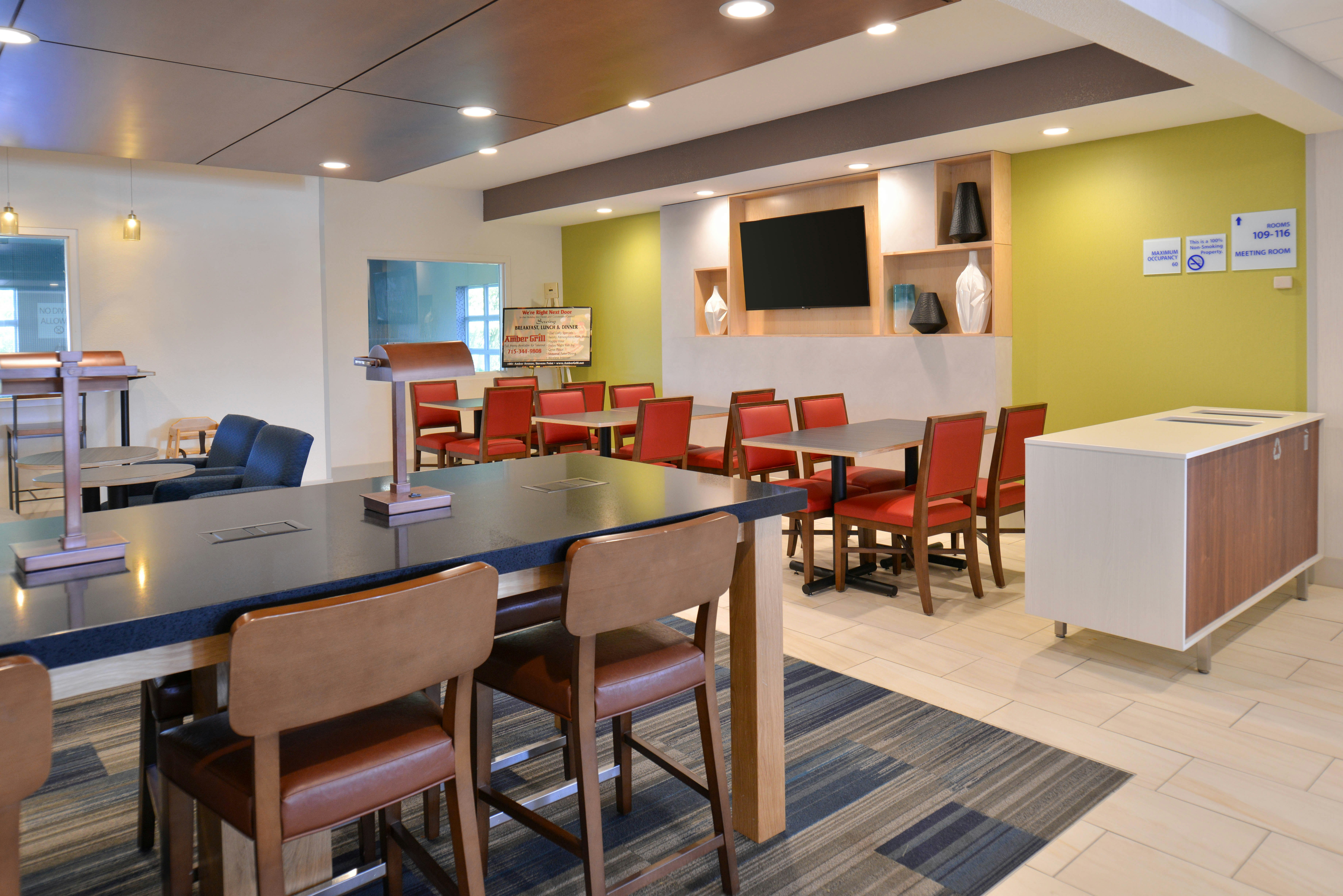Holiday Inn Express Hotel Suites Stevens Point 42/57