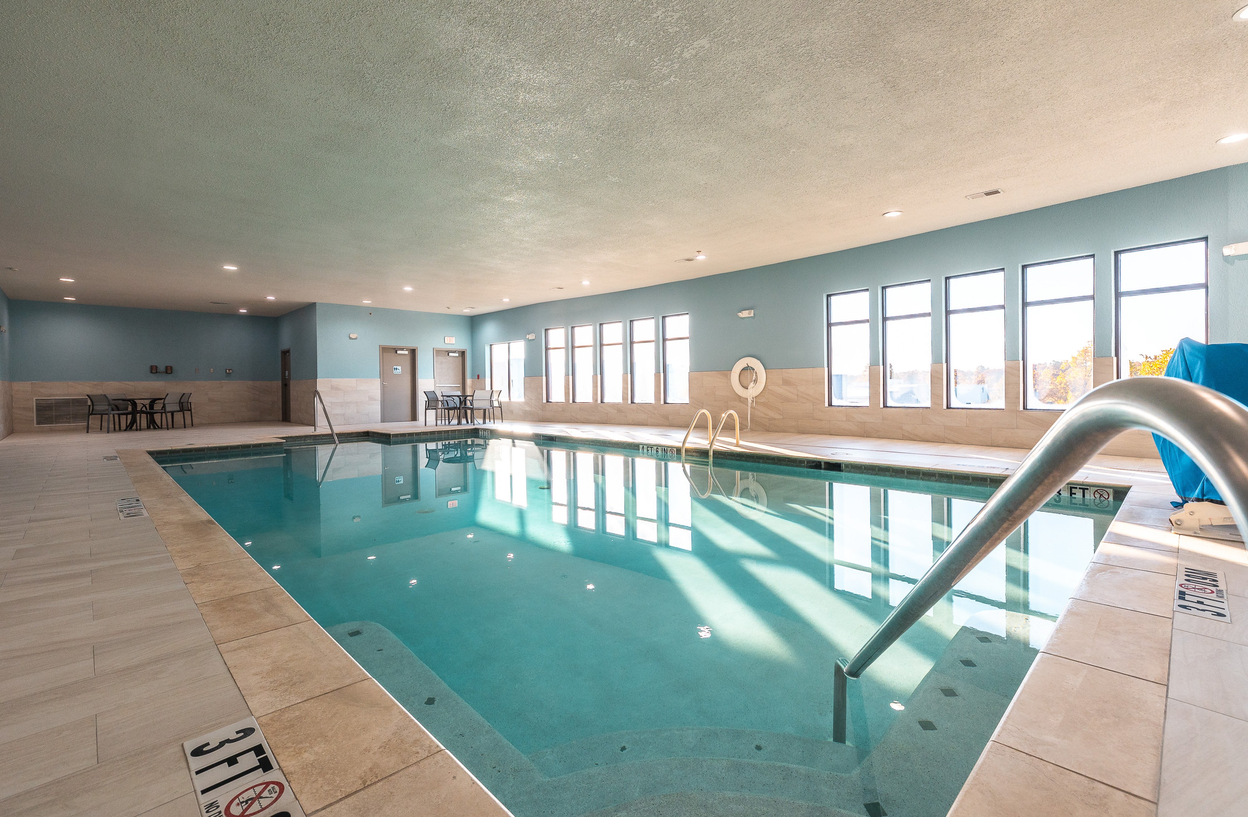 Holiday Inn Express Hotel And Suites Saint Robert Leonard Wood 24/50