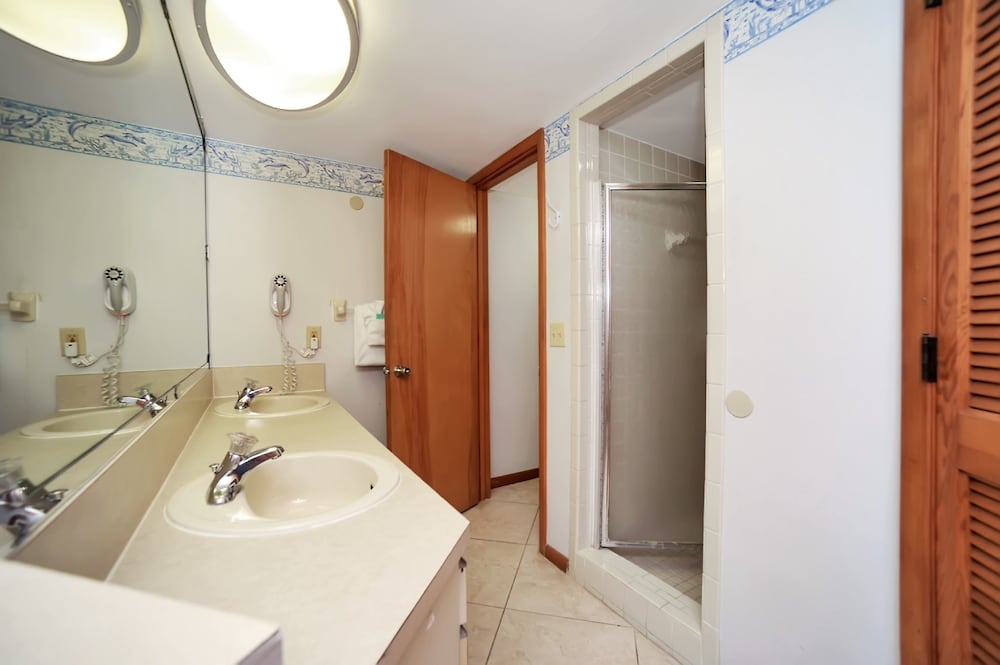 Oceanique Resort by Capital Vacations 48/48