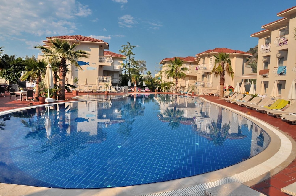 The Blue Lagoon Deluxe Hotel 28/28