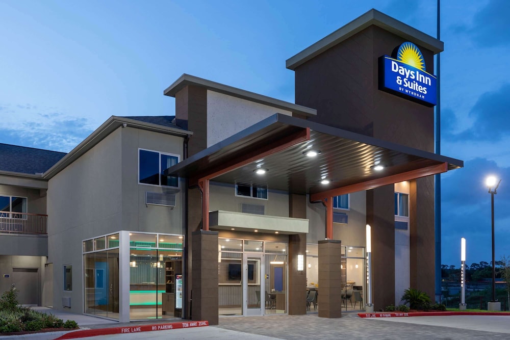 Days Inn & Suites By Wyndham Downtown/University Of Houston 3/60