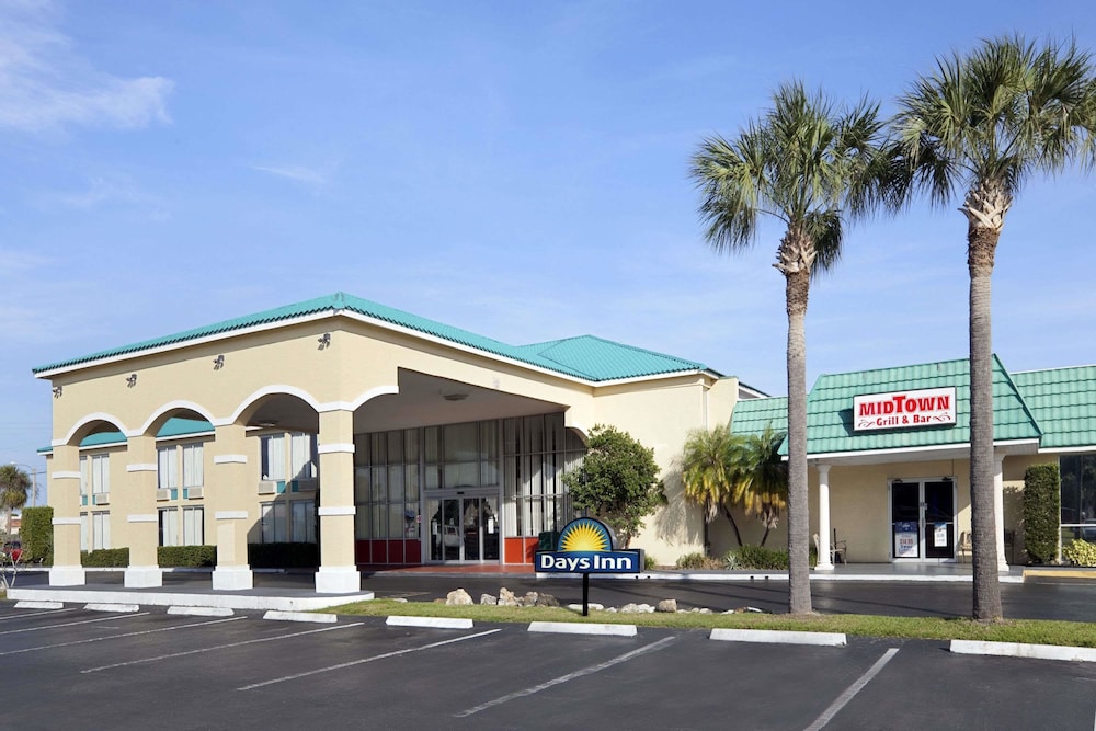 Days Inn by Wyndham Fort Pierce Midtown 3/55