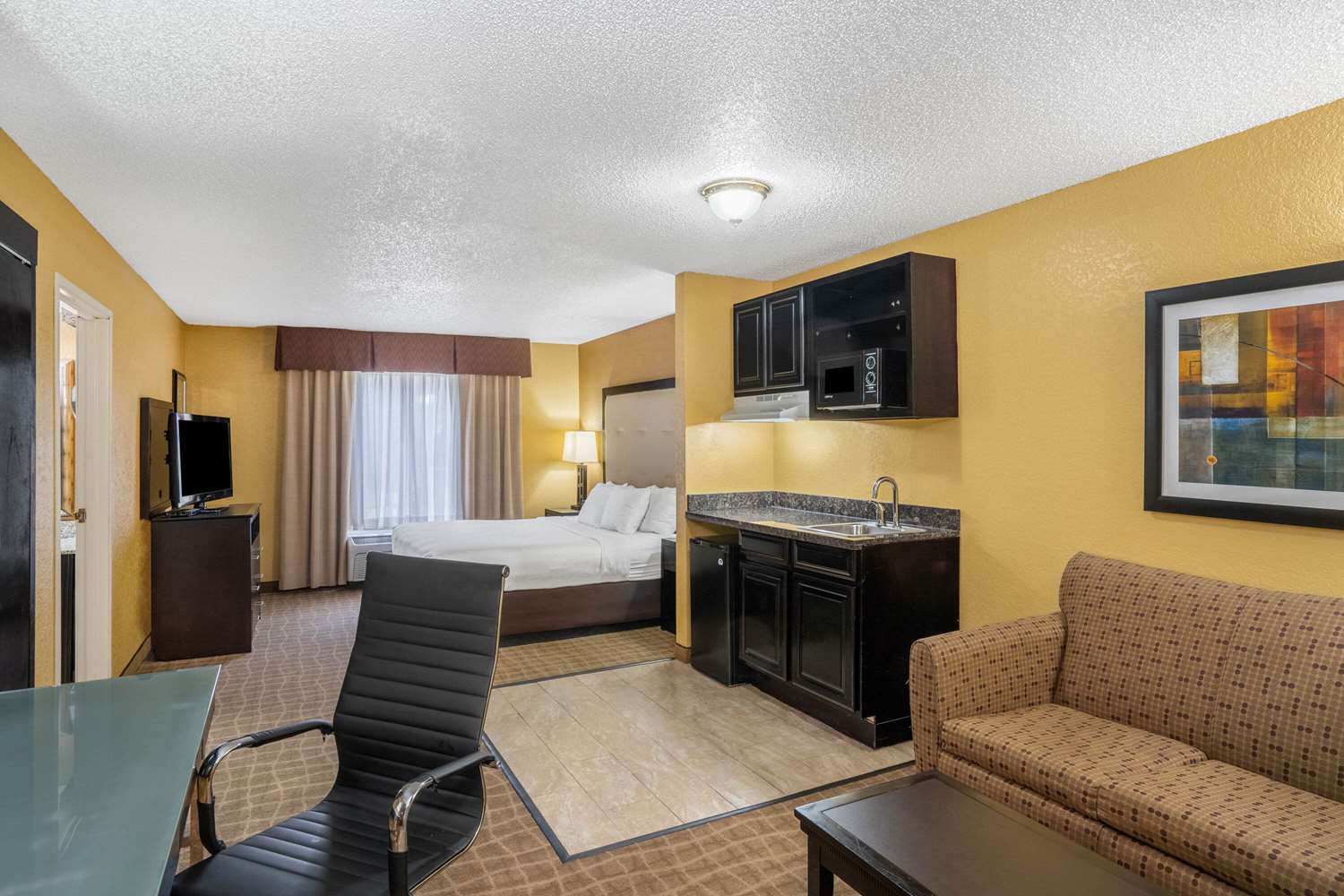 La Quinta Inn & Suites by Wyndham Hot Springs 39/57