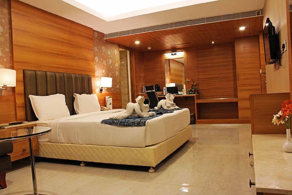 Hotel Chennai Le Palace 4/72