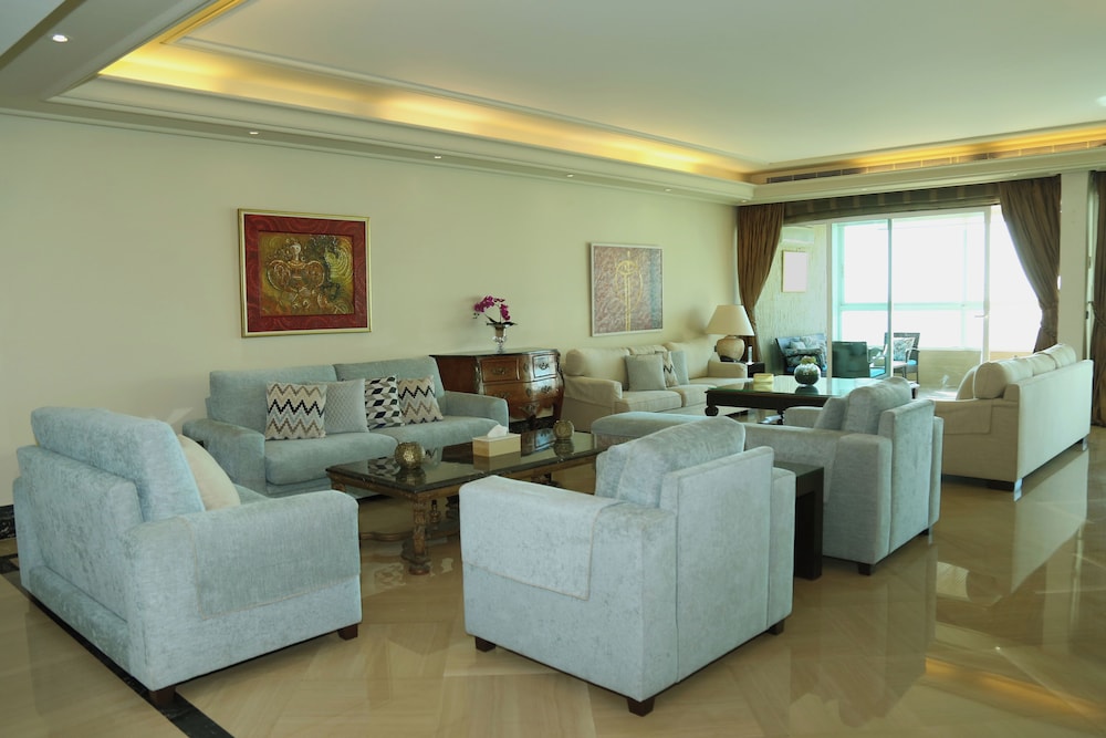 Lahoya Homes, Beirut 23/50