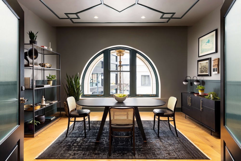 The Candler Hotel Atlanta Curio Collection by Hilton 36/55
