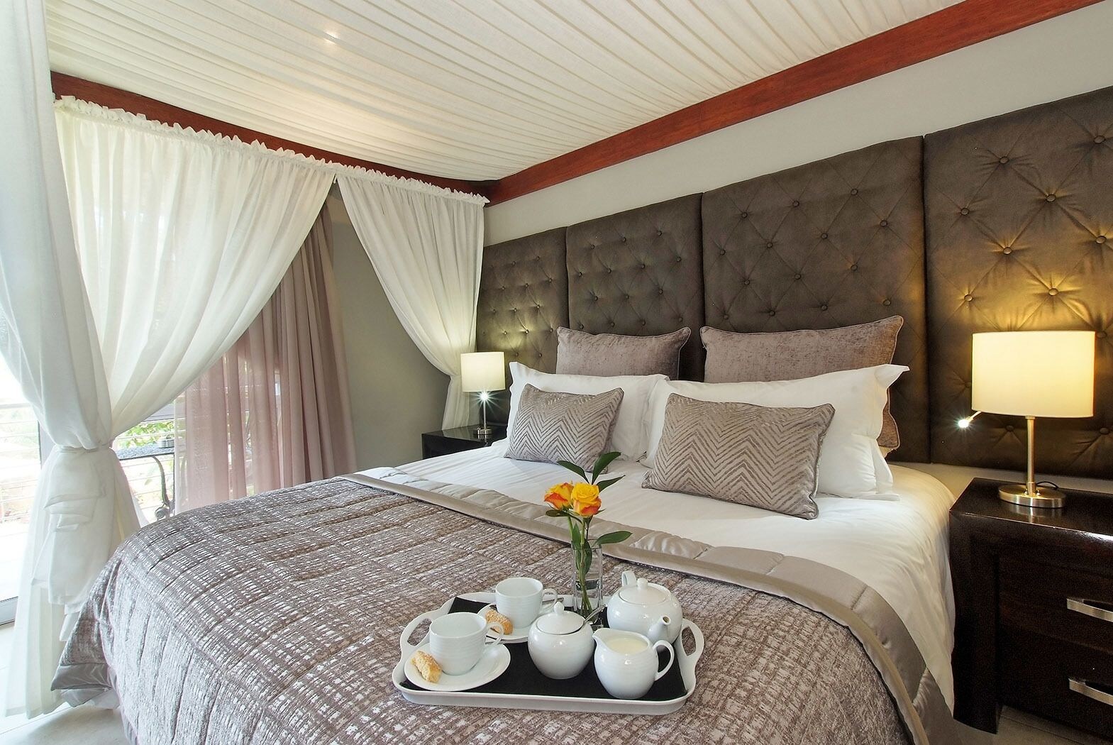 PRESIDENTIAL, SUITE