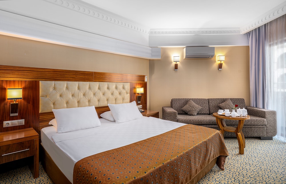 2 BEDROOMS, FAMILY, TWIN BEDS