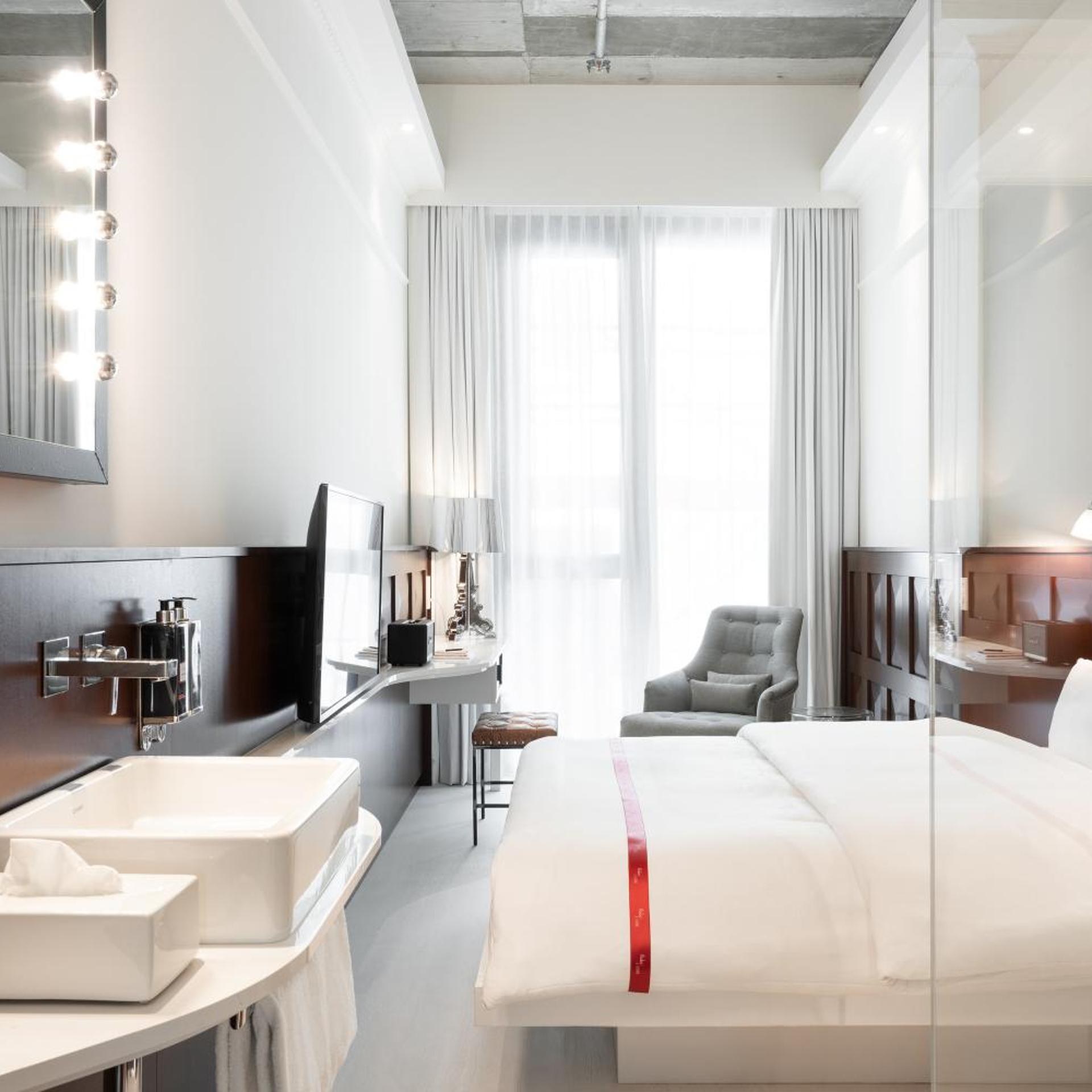 Lovely, King Bed