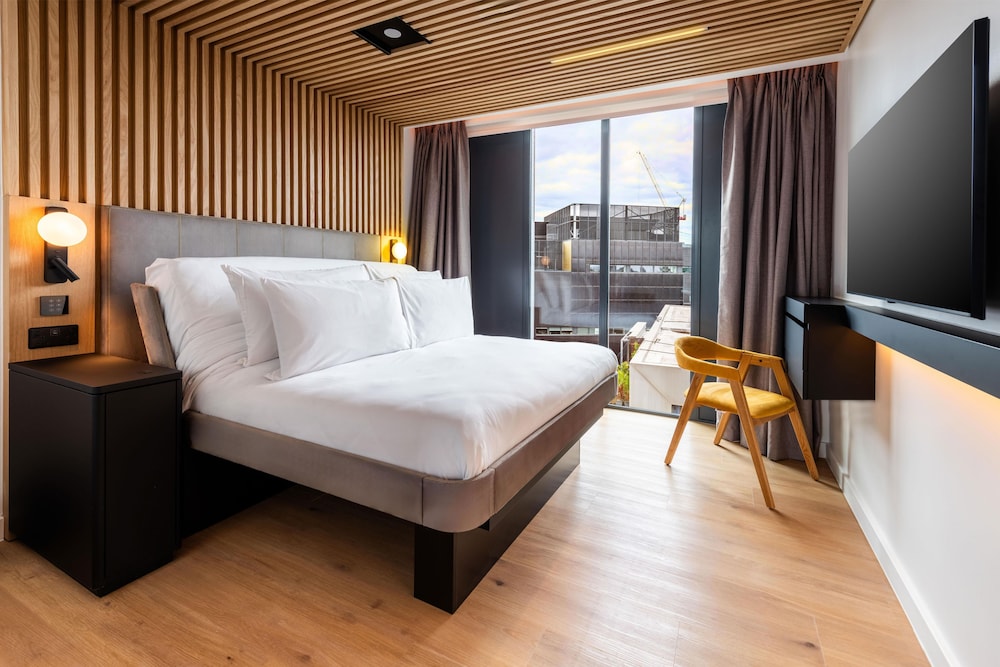 YOTELPAD London Stratford, Select by Hilton 15/50