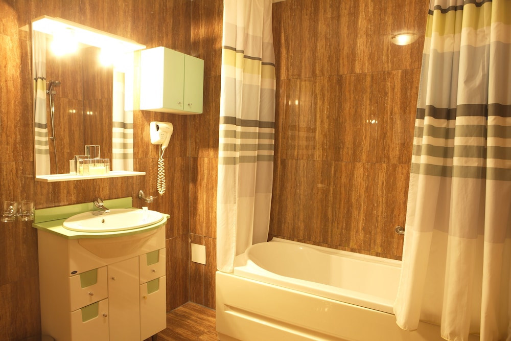 Phoenicia Grand Hotel 45/74