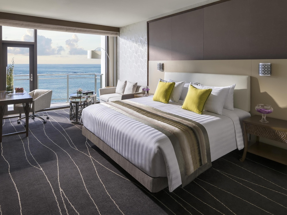 Premier, King Bed, Ocean Front