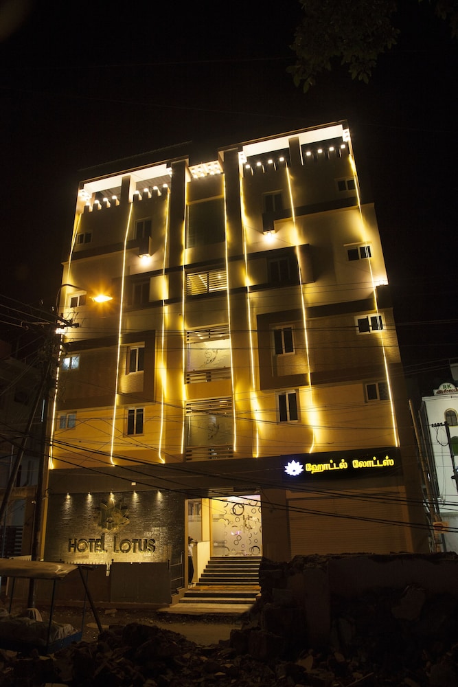 Hotel Lotus 2/42