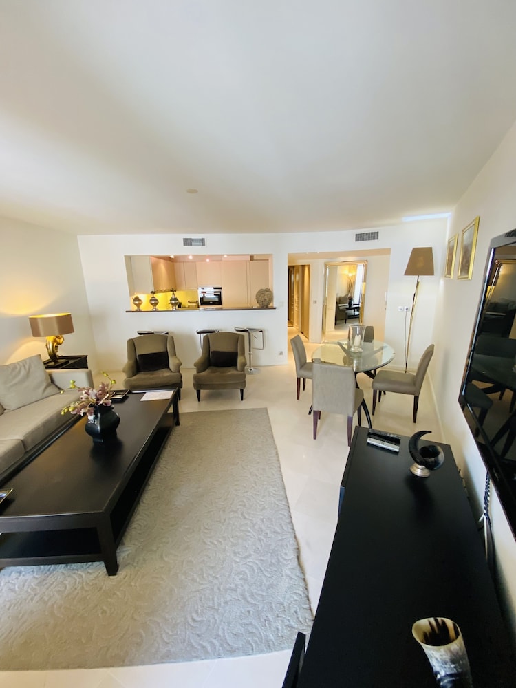 Carlton Riviera 37/50