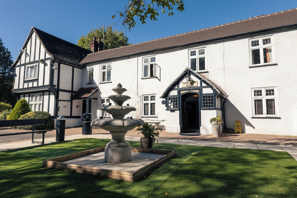 Tudor Lodge Hotel 36/45
