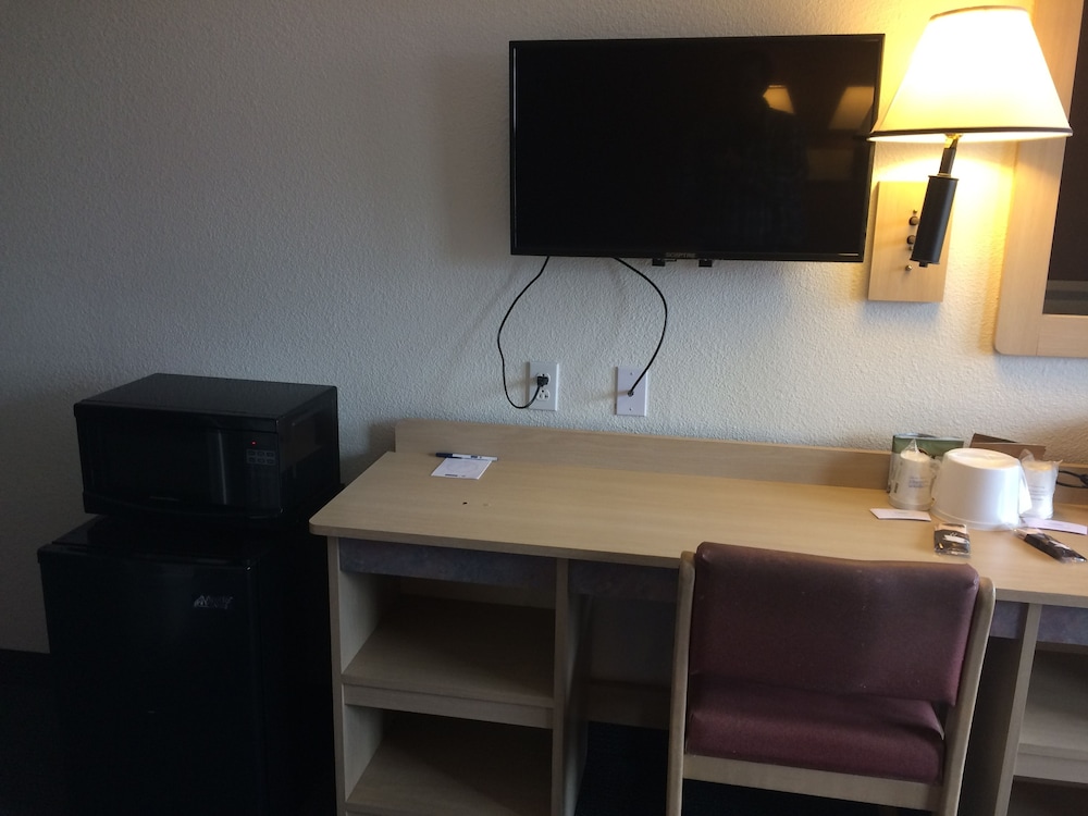 Travelodge By Wyndham Raton 30/37