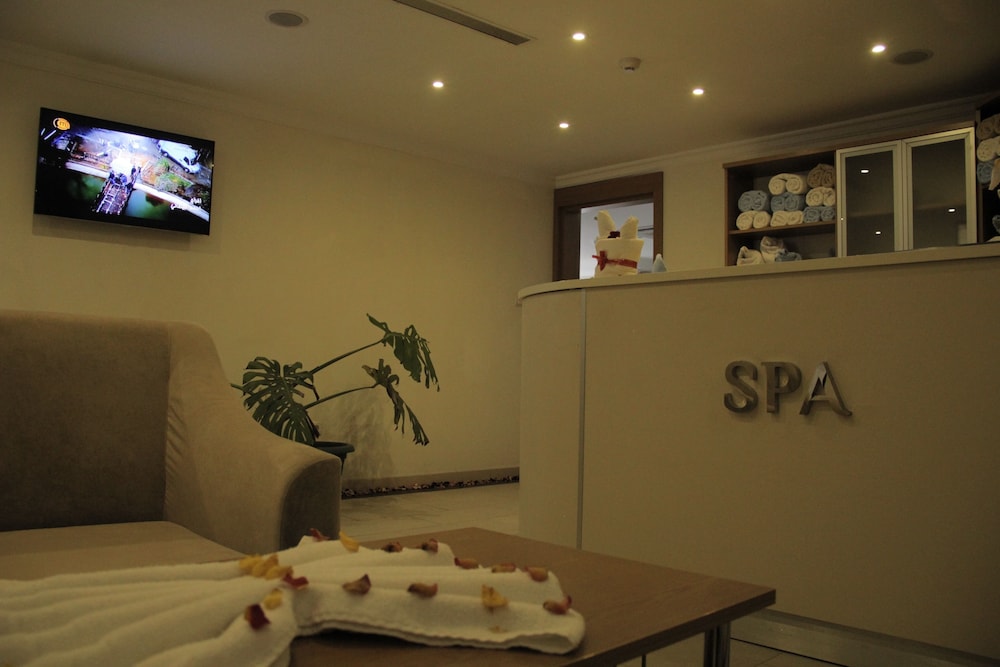Momona Hotel 46/64