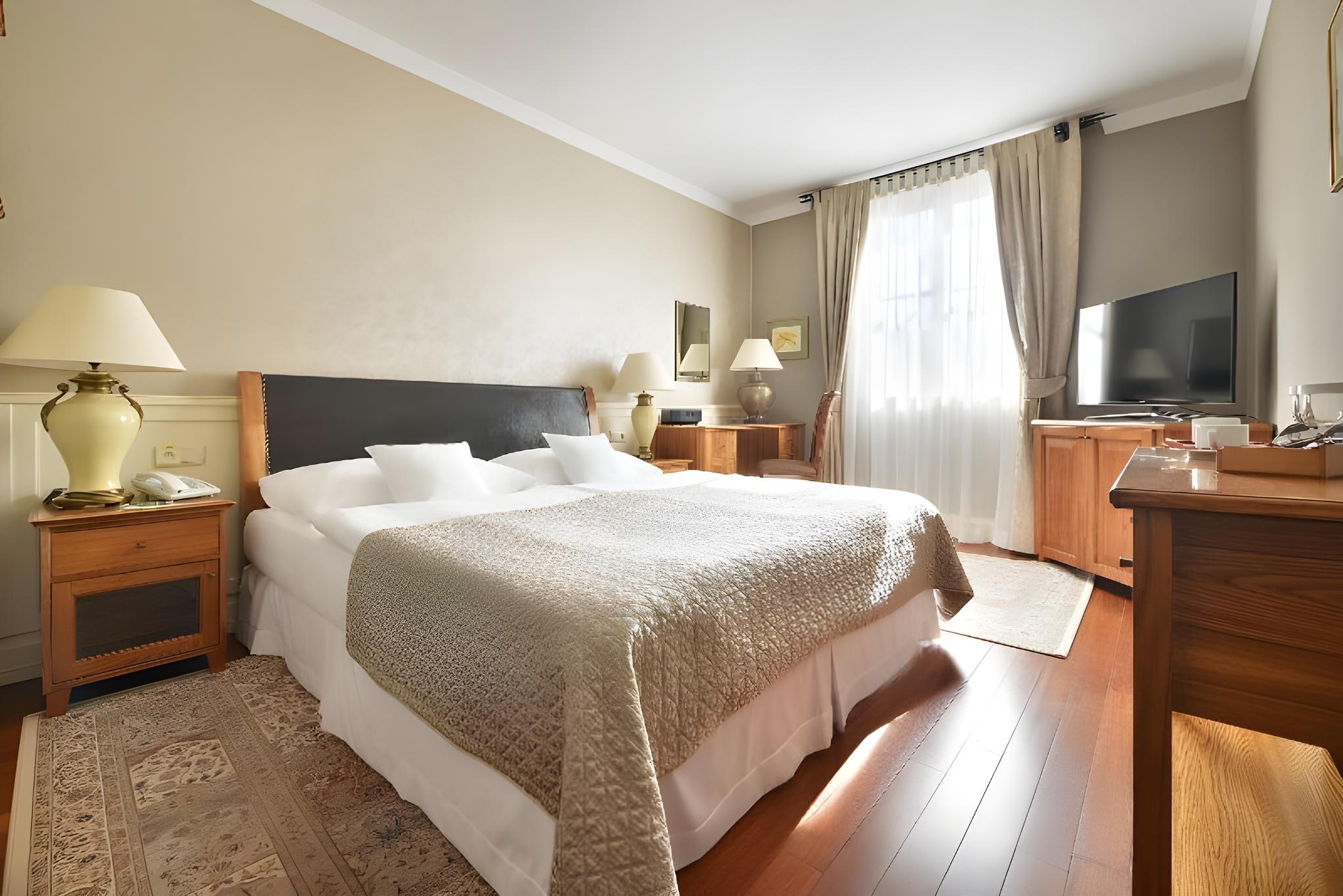 2 Bedrooms, Family Suite, 1 Double and 1 Single Bed, Kitchen