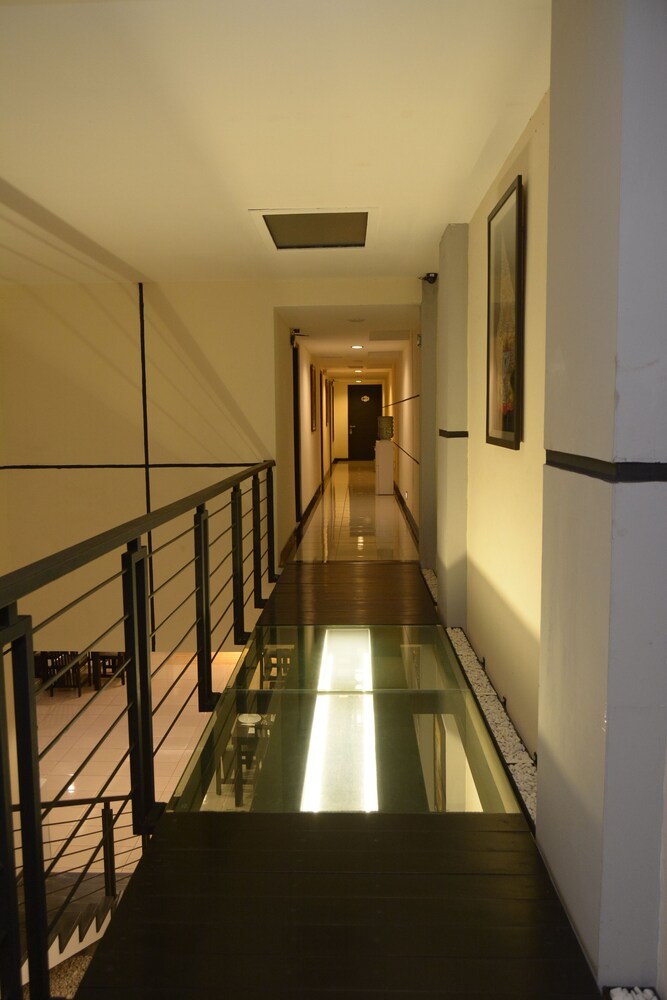 Puri Chorus Hotel 5/57